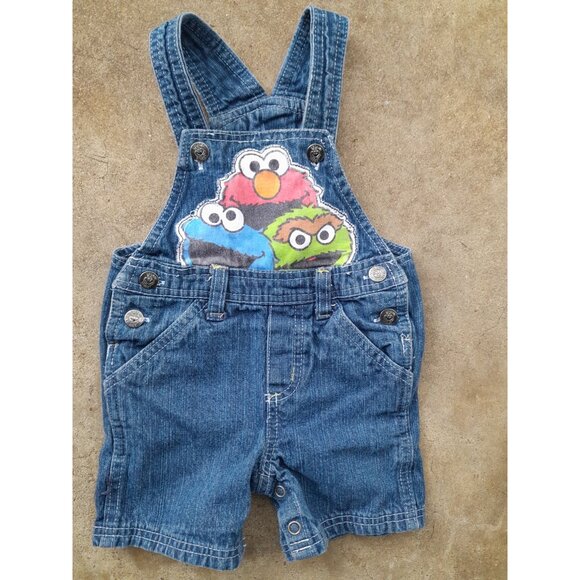 SOLD🔴🔴🔴🔴🔴🔴2014  Denim Sesame Street Overalls size 12M - Picture 2 of 6